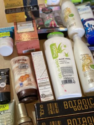 Lot de 36 produits de beauté – Soins & cosmétiques mixtesLot de 36 produits de beauté – Soins & cosmétiques mixtes
