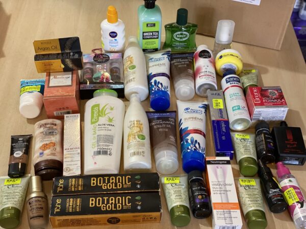 Lot de 36 produits de beauté – Soins & cosmétiques mixtesLot de 36 produits de beauté – Soins & cosmétiques mixtes