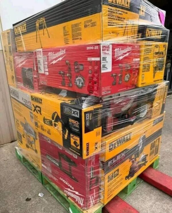 Palette d'outils mixtes Milwaukee et DeWalt – 100 outils .