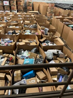 Camion Amazon High Piece – 24 Palettes de Marchandises Diverses